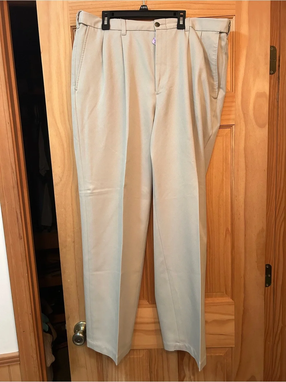 Haggar Men's Pleated Dress Pants in Light Khaki